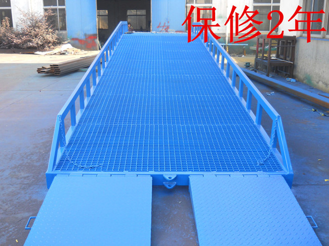 移動式登車橋 集裝箱裝卸貨平臺 移動式登車橋 集裝箱裝卸貨平臺